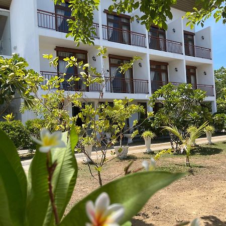 Amanda Beach Resort Passikudah エクステリア 写真