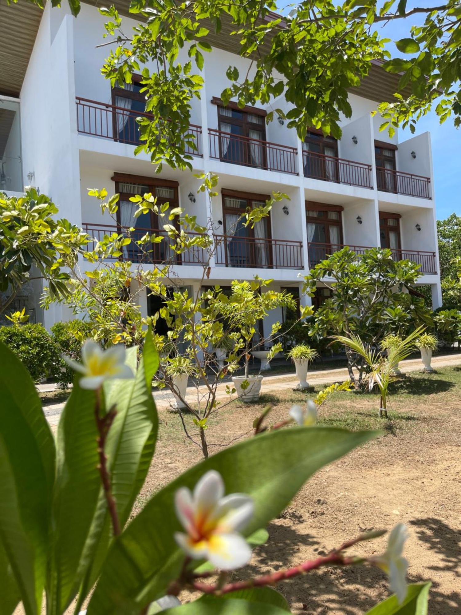 Amanda Beach Resort Passikudah エクステリア 写真